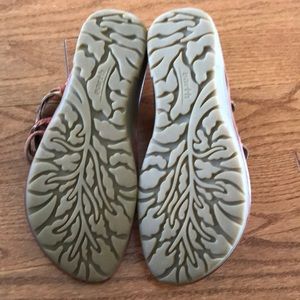 earth tidal sandal